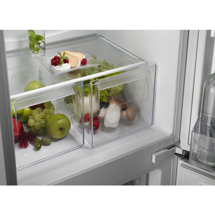 AEG OSC6N181ES 54.6cm 70/30 Integrated Fridge Freezer - White