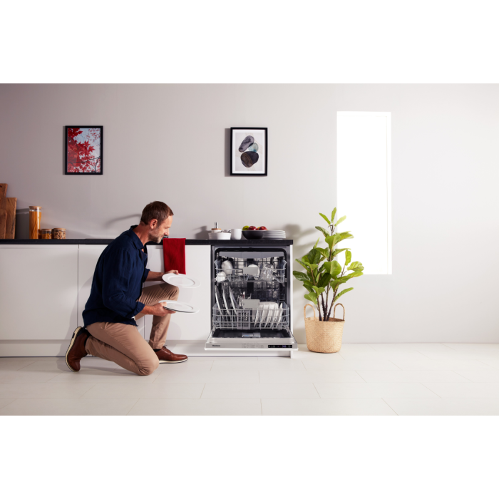 Blomberg LDV63440 Full Size Integrated Dishwasher with 16 Place Settings