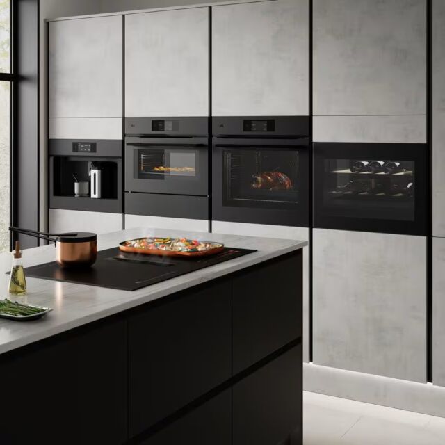 Aeg NCH84B03AZ SaphirMatt® 83cm Induction hob with Bridging zone and Extractor