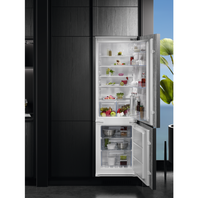 AEG OSC6N181ES 54.6cm 70/30 Integrated Fridge Freezer - White